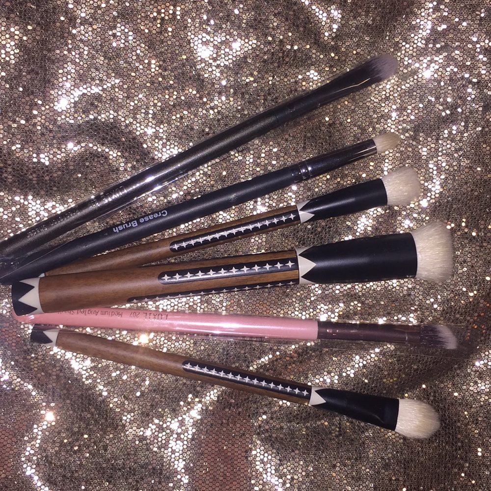 BRAND NEW MAKEUP BRUSHES